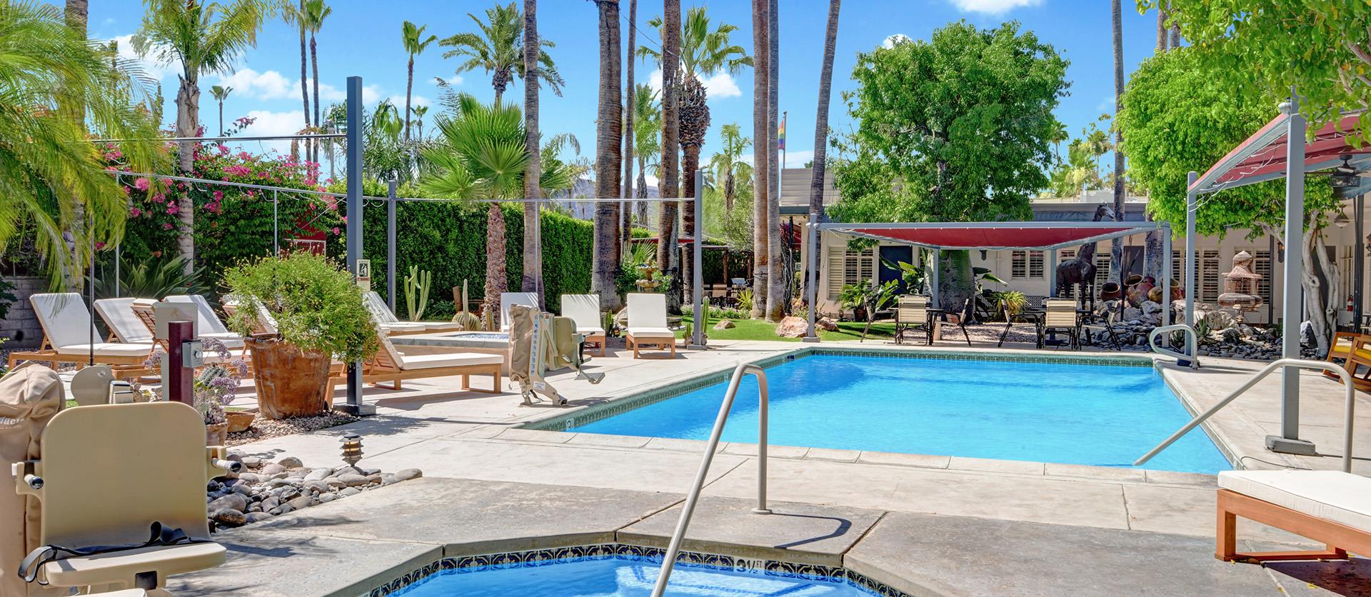 View of jacuzzi and pool